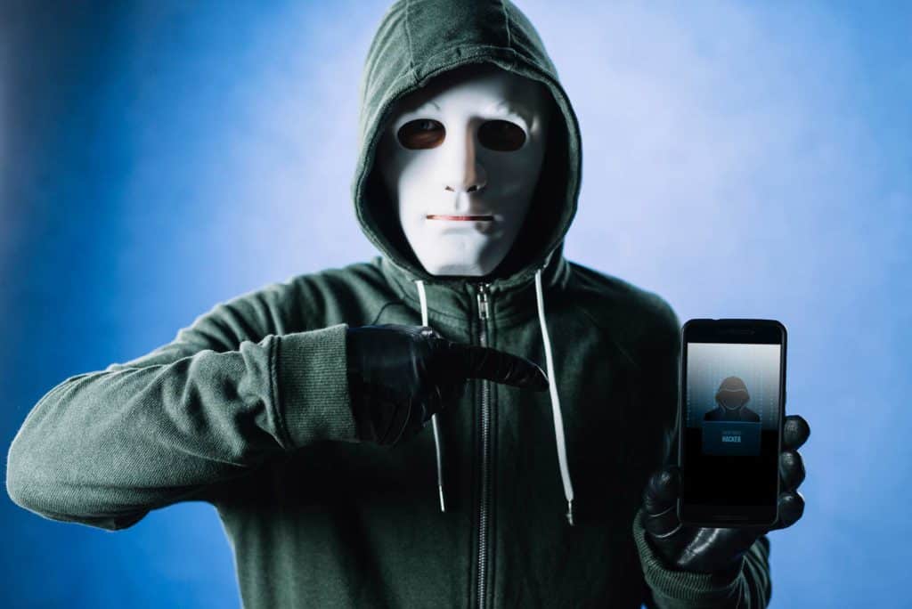 7 senyals que indiquen que tens el móbil hackejat